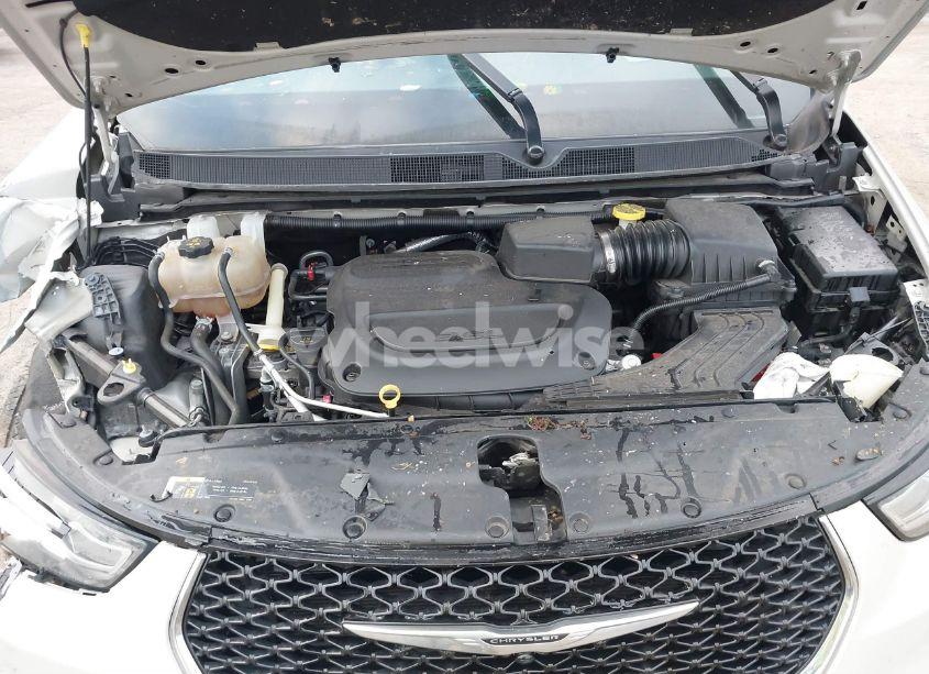 Photo 10 of 2021 Chrysler Pacifica TOURING L (VIN 2C4RC1BG5MR538557)