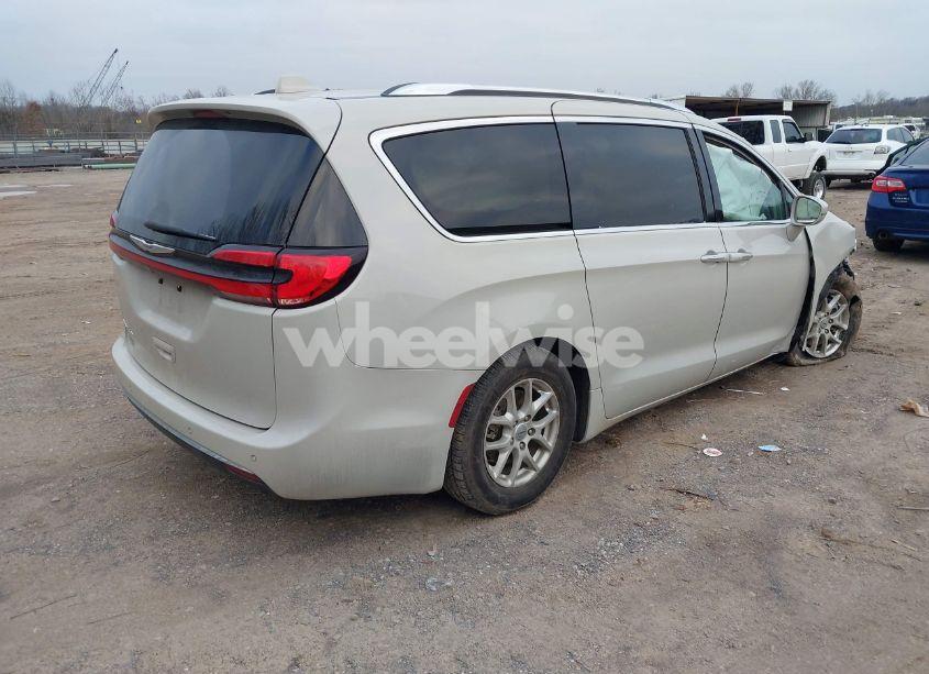 Photo 4 of 2021 Chrysler Pacifica TOURING L (VIN 2C4RC1BG5MR538557)
