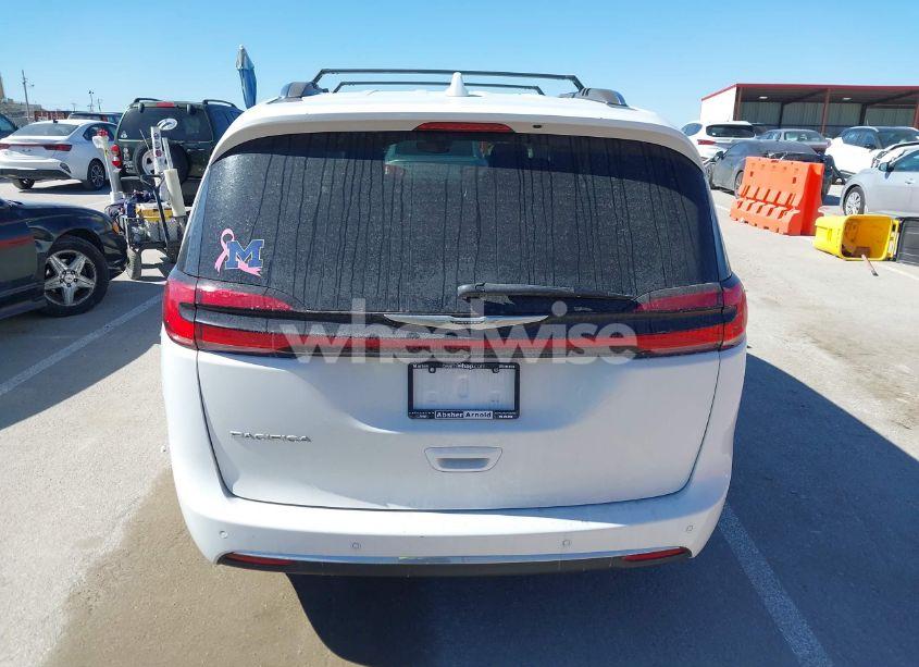 Photo 16 of 2021 Chrysler Pacifica TOURING L (VIN 2C4RC1BG5MR552653)