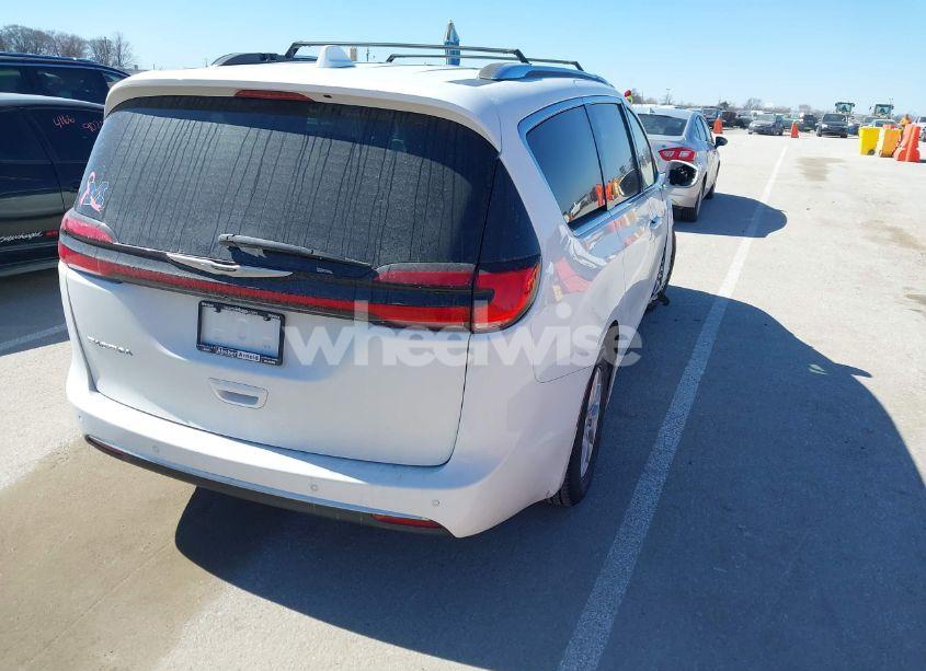 Photo 4 of 2021 Chrysler Pacifica TOURING L (VIN 2C4RC1BG5MR552653)