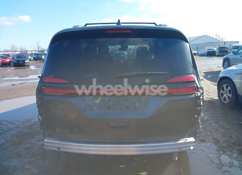 Photo 16 of 2021 Chrysler Pacifica TOURING L (VIN 2C4RC1BG5MR560977)