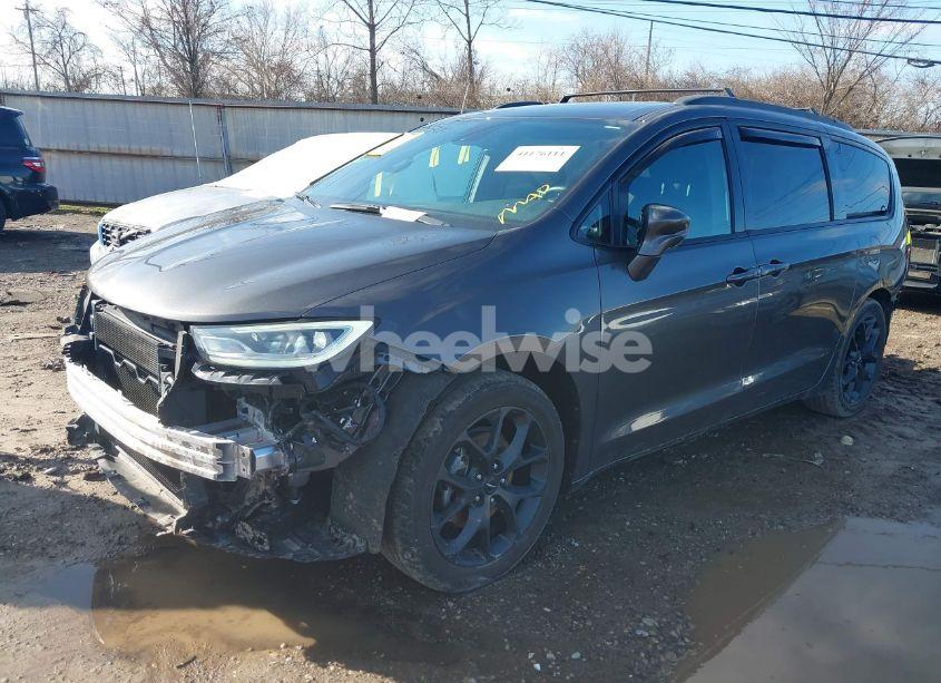 Photo 2 of 2021 Chrysler Pacifica TOURING L (VIN 2C4RC1BG5MR560977)