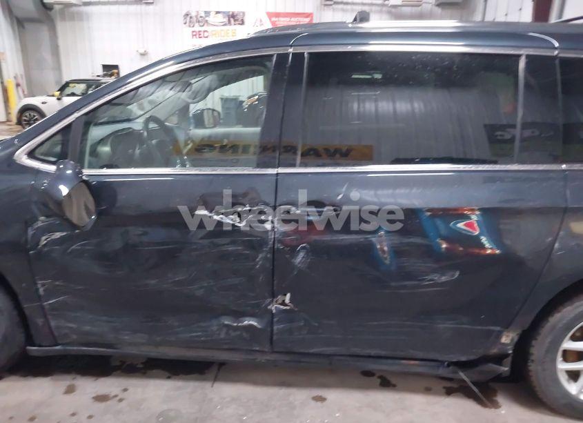 Photo 14 of 2021 Chrysler Pacifica TOURING L (VIN 2C4RC1BG5MR588987)