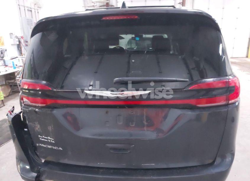 Photo 16 of 2021 Chrysler Pacifica TOURING L (VIN 2C4RC1BG5MR588987)