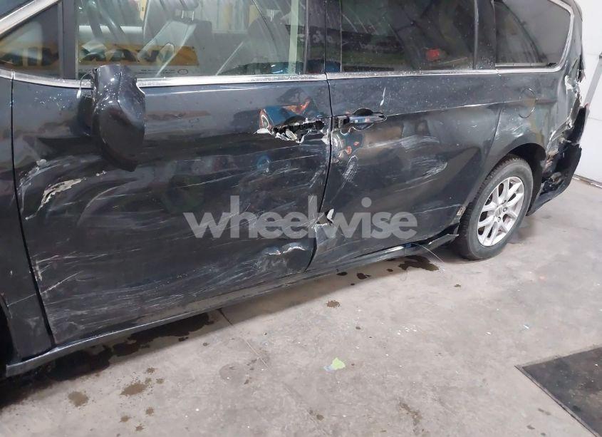 Photo 6 of 2021 Chrysler Pacifica TOURING L (VIN 2C4RC1BG5MR588987)