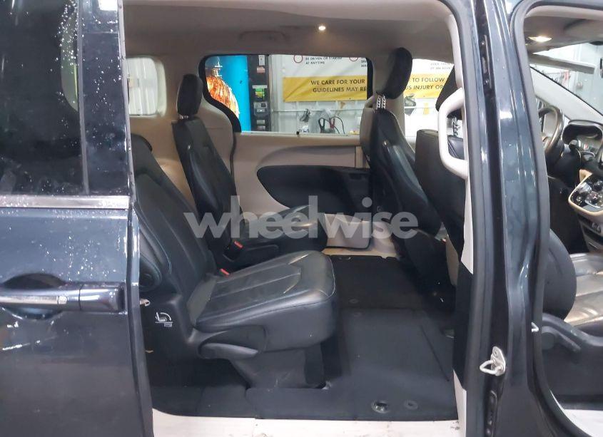 Photo 8 of 2021 Chrysler Pacifica TOURING L (VIN 2C4RC1BG5MR588987)