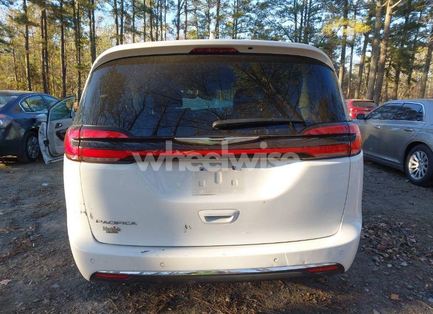 Photo 16 of 2021 Chrysler Pacifica TOURING L (VIN 2C4RC1BG5MR598984)