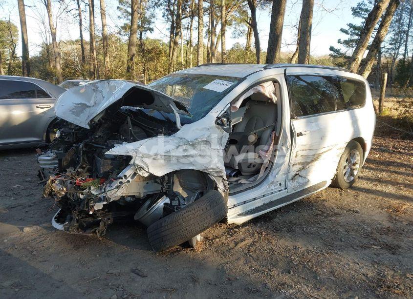 Photo 2 of 2021 Chrysler Pacifica TOURING L (VIN 2C4RC1BG5MR598984)