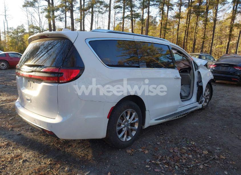 Photo 4 of 2021 Chrysler Pacifica TOURING L (VIN 2C4RC1BG5MR598984)