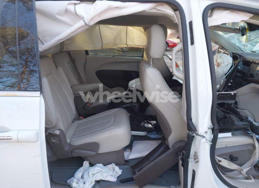 Photo 8 of 2021 Chrysler Pacifica TOURING L (VIN 2C4RC1BG5MR598984)