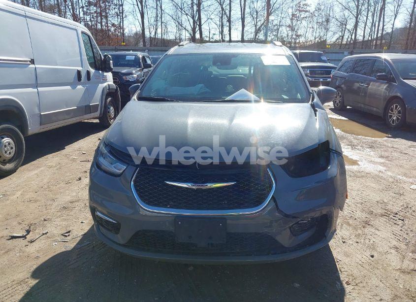 Photo 12 of 2022 Chrysler Pacifica TOURING L (VIN 2C4RC1BG5NR151928)