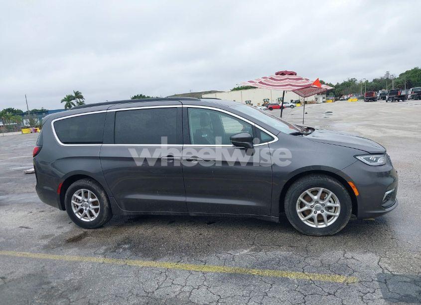 Photo 13 of 2022 Chrysler Pacifica TOURING L (VIN 2C4RC1BG5NR160824)