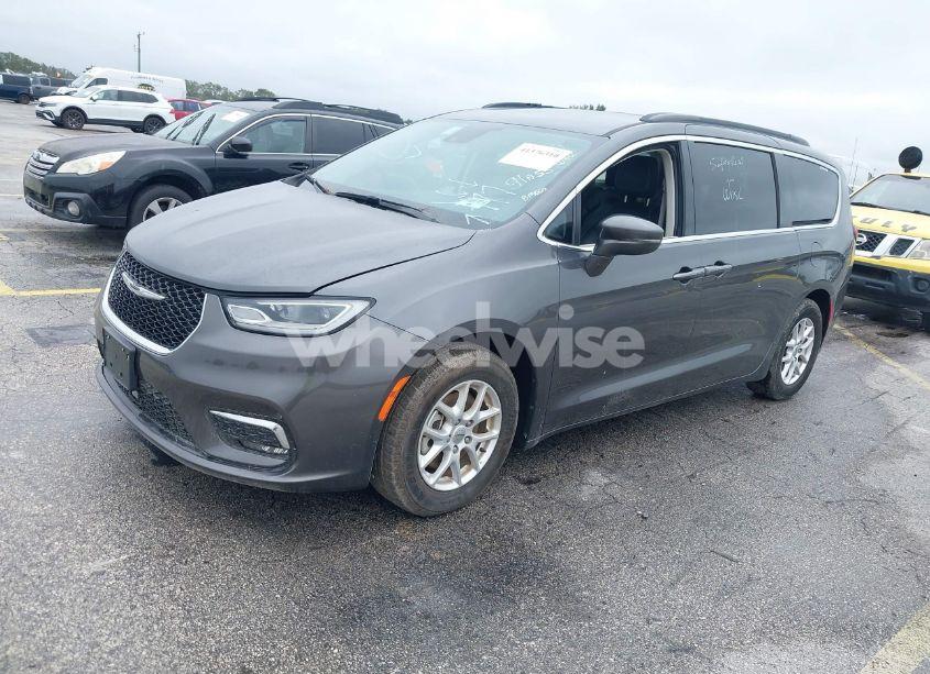 Photo 2 of 2022 Chrysler Pacifica TOURING L (VIN 2C4RC1BG5NR160824)