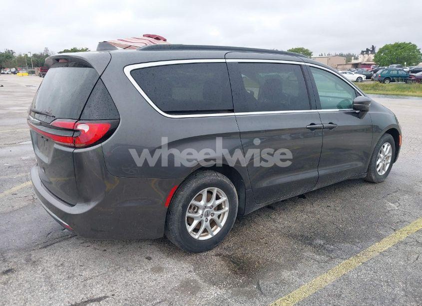 Photo 4 of 2022 Chrysler Pacifica TOURING L (VIN 2C4RC1BG5NR160824)