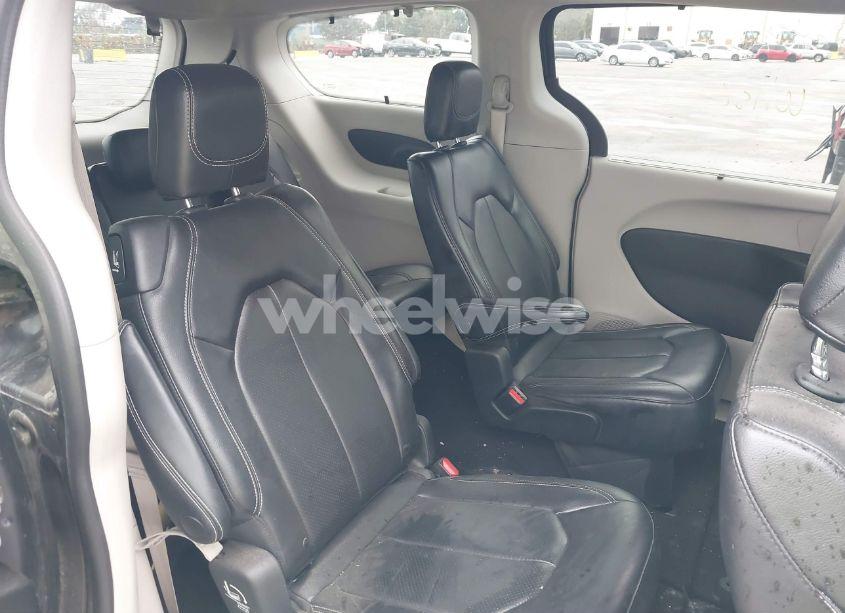 Photo 8 of 2022 Chrysler Pacifica TOURING L (VIN 2C4RC1BG5NR160824)