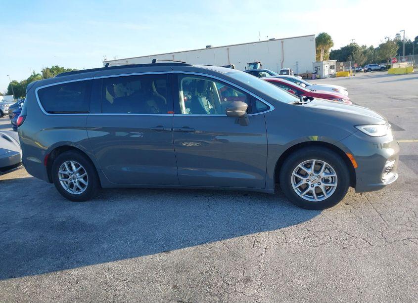 Photo 13 of 2022 Chrysler Pacifica TOURING L (VIN 2C4RC1BG5NR168311)