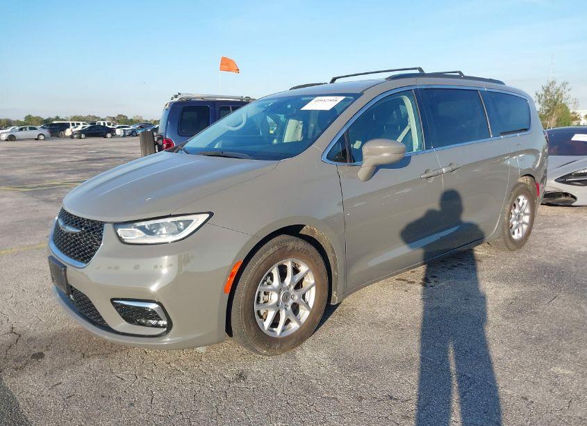 Photo 2 of 2022 Chrysler Pacifica TOURING L (VIN 2C4RC1BG5NR168311)