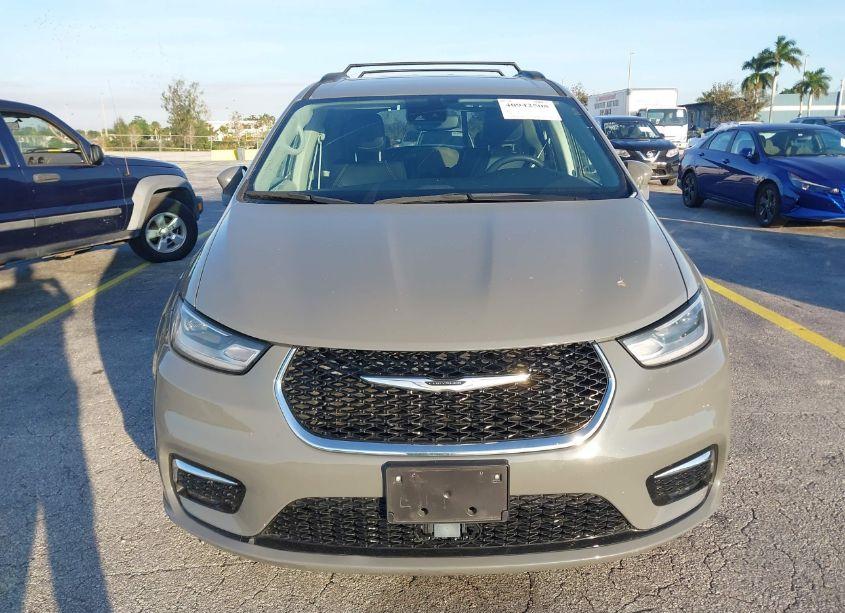 Photo 6 of 2022 Chrysler Pacifica TOURING L (VIN 2C4RC1BG5NR168311)