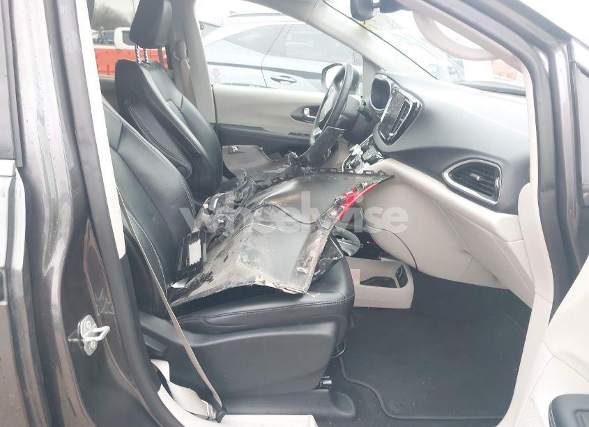 Photo 5 of 2023 Chrysler Pacifica TOURING L (VIN 2C4RC1BG5PR546680)