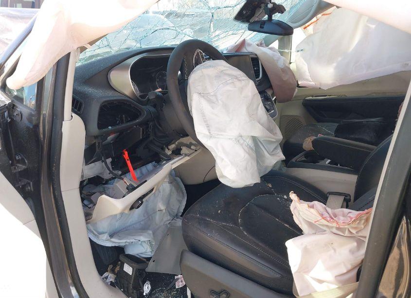 Photo 5 of 2023 Chrysler Pacifica TOURING L (VIN 2C4RC1BG5PR581137)