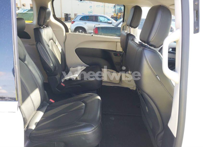 Photo 8 of 2023 Chrysler Pacifica TOURING L (VIN 2C4RC1BG5PR590503)