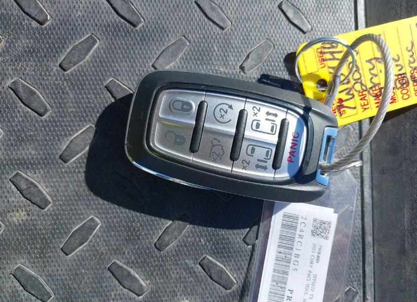 Photo 11 of 2023 Chrysler Pacifica TOURING L (VIN 2C4RC1BG5PR621572)