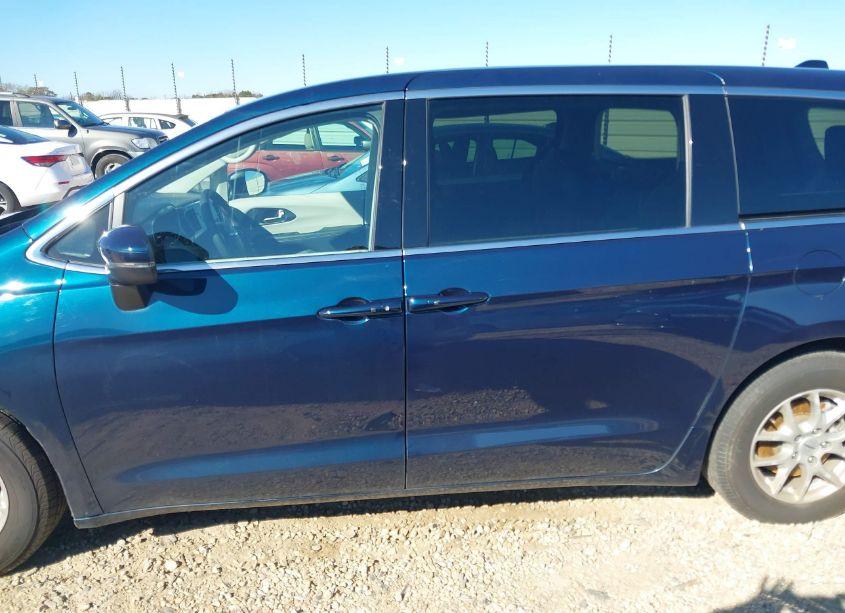 Photo 14 of 2023 Chrysler Pacifica TOURING L (VIN 2C4RC1BG5PR621572)