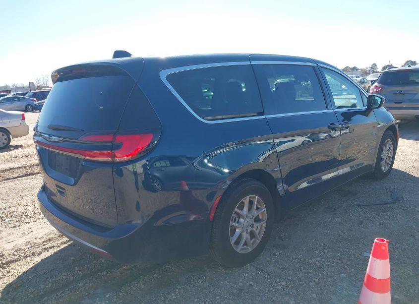 Photo 4 of 2023 Chrysler Pacifica TOURING L (VIN 2C4RC1BG5PR621572)