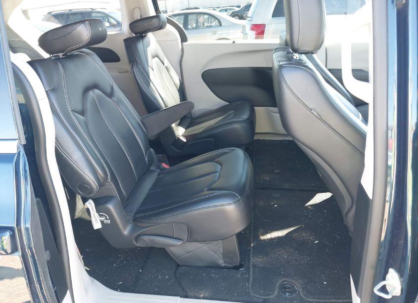 Photo 8 of 2023 Chrysler Pacifica TOURING L (VIN 2C4RC1BG5PR621572)