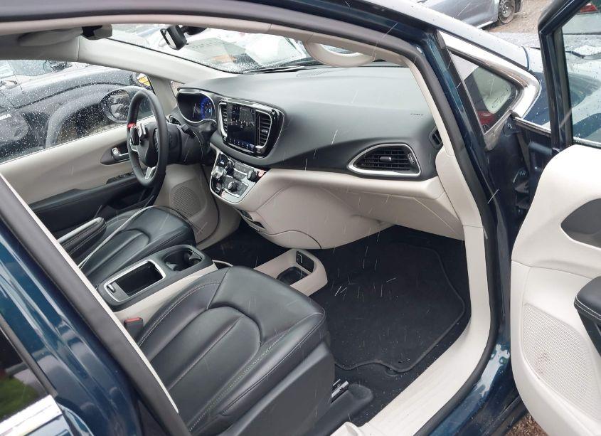 Photo 5 of 2023 Chrysler Pacifica TOURING L (VIN 2C4RC1BG5PR624021)