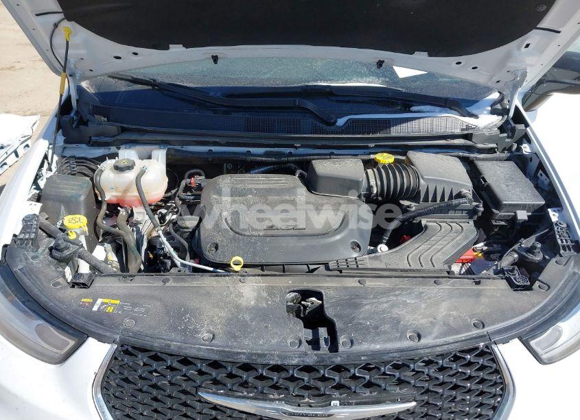 Photo 10 of 2024 Chrysler Pacifica TOURING L (VIN 2C4RC1BG5RR120118)