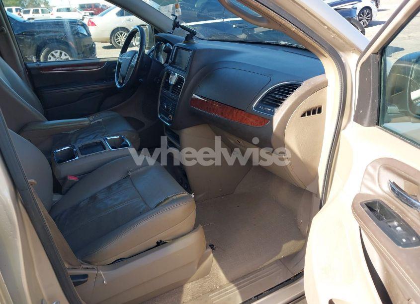 Photo 5 of 2013 Chrysler Town & COUNTRY TOURING (VIN 2C4RC1BG6DR605618)