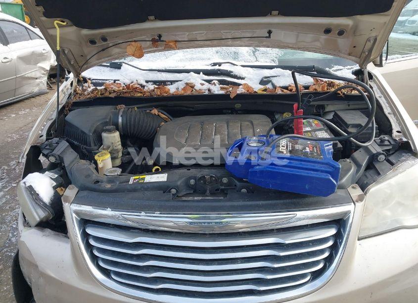 Photo 10 of 2013 Chrysler Town & COUNTRY TOURING (VIN 2C4RC1BG6DR638280)
