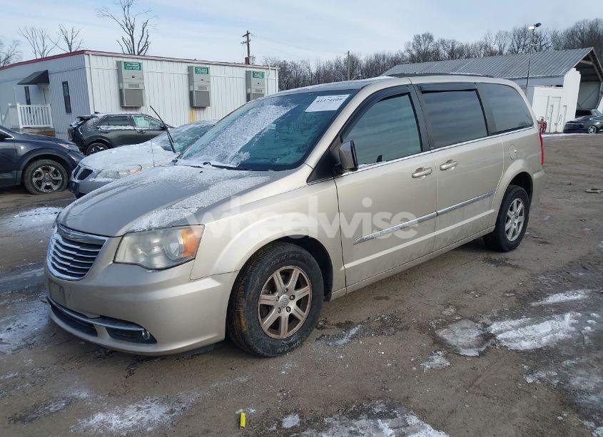 Photo 2 of 2013 Chrysler Town & COUNTRY TOURING (VIN 2C4RC1BG6DR638280)