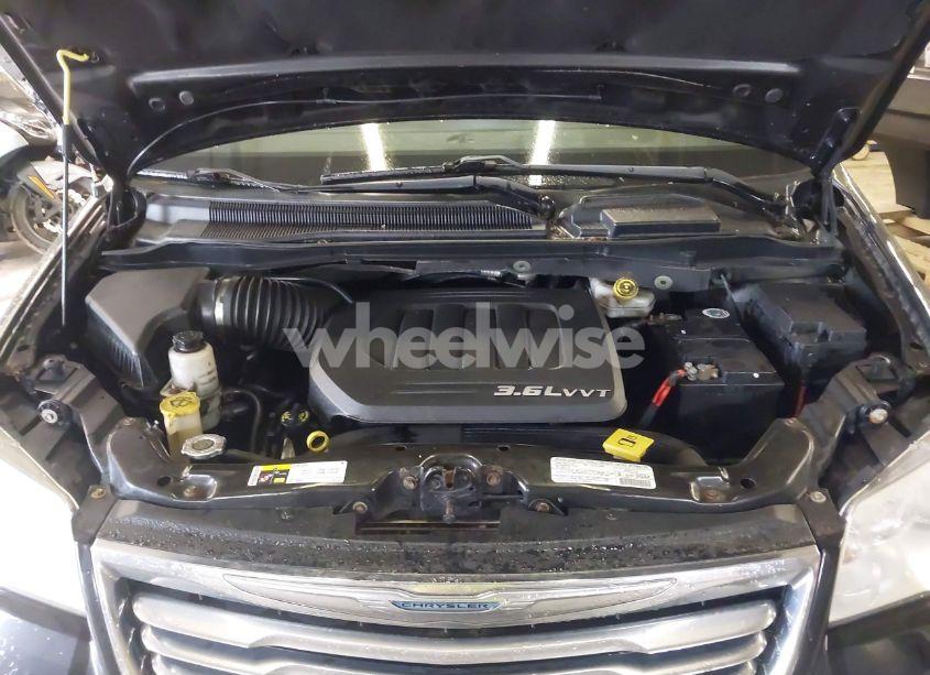 Photo 10 of 2013 Chrysler Town & COUNTRY TOURING (VIN 2C4RC1BG6DR743854)