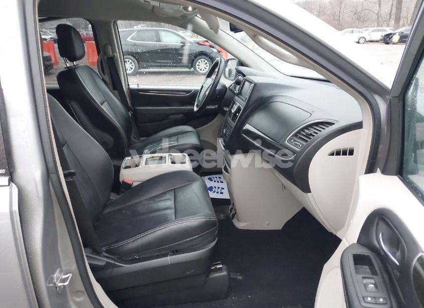 Photo 5 of 2014 Chrysler Town & COUNTRY TOURING (VIN 2C4RC1BG6ER126813)