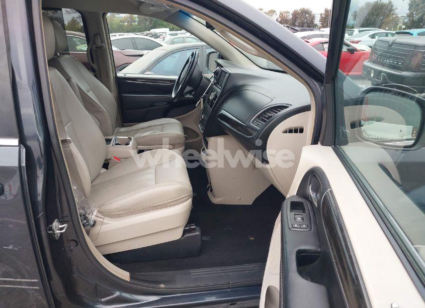 Photo 5 of 2014 Chrysler Town & COUNTRY TOURING (VIN 2C4RC1BG6ER189216)