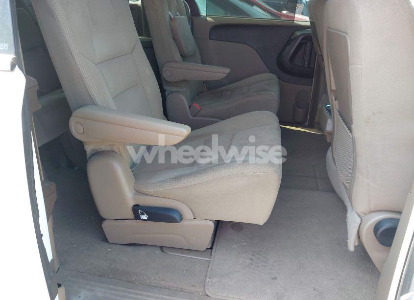 Photo 8 of 2014 Chrysler Town & COUNTRY TOURING (VIN 2C4RC1BG6ER196392)