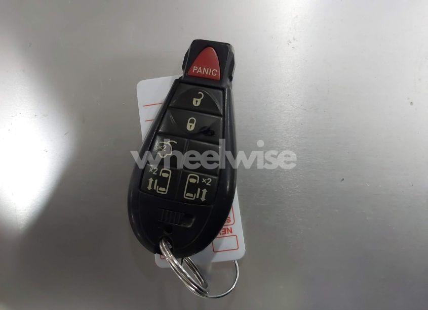 Photo 11 of 2014 Chrysler Town & COUNTRY TOURING (VIN 2C4RC1BG6ER204555)