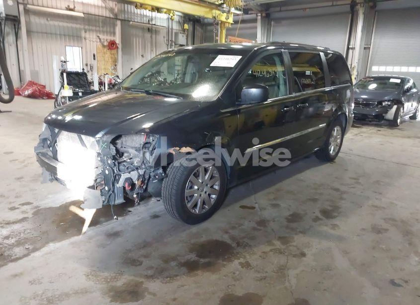 Photo 2 of 2014 Chrysler Town & COUNTRY TOURING (VIN 2C4RC1BG6ER204555)