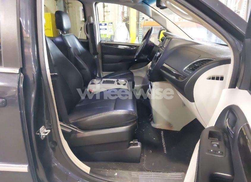 Photo 5 of 2014 Chrysler Town & COUNTRY TOURING (VIN 2C4RC1BG6ER204555)