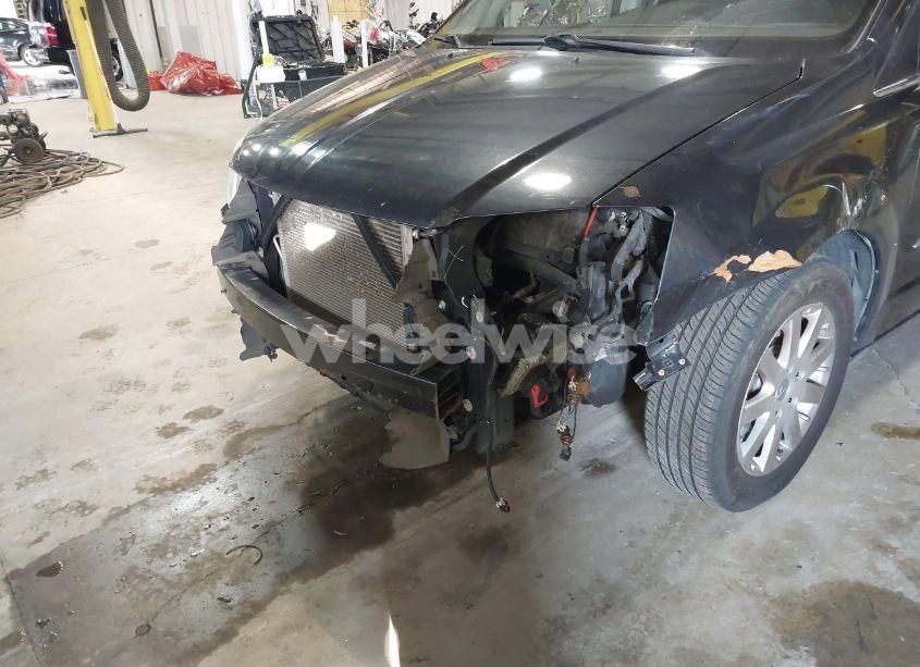 Photo 6 of 2014 Chrysler Town & COUNTRY TOURING (VIN 2C4RC1BG6ER204555)