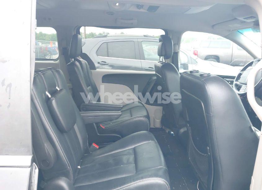 Photo 8 of 2014 Chrysler Town & COUNTRY TOURING (VIN 2C4RC1BG6ER208900)