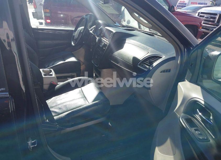 Photo 5 of 2014 Chrysler Town & COUNTRY TOURING (VIN 2C4RC1BG6ER215622)