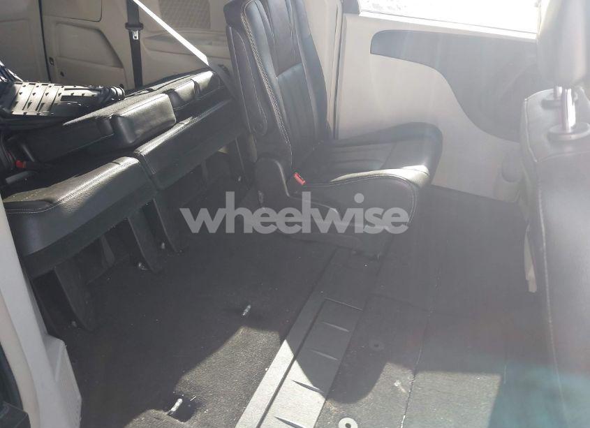 Photo 8 of 2014 Chrysler Town & COUNTRY TOURING (VIN 2C4RC1BG6ER215622)