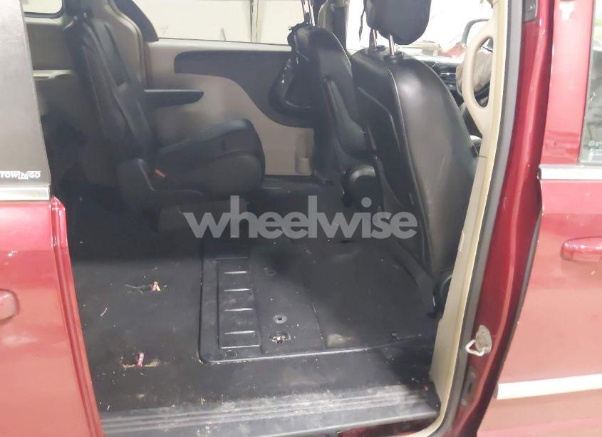 Photo 8 of 2014 Chrysler Town & COUNTRY TOURING (VIN 2C4RC1BG6ER216429)