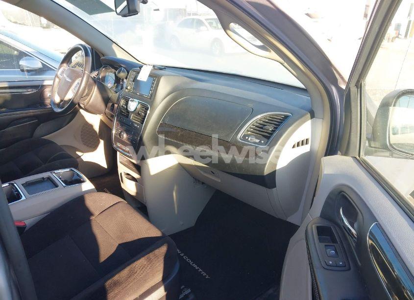 Photo 5 of 2014 Chrysler Town & COUNTRY TOURING (VIN 2C4RC1BG6ER234378)