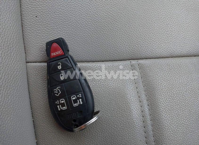 Photo 11 of 2014 Chrysler Town & COUNTRY TOURING (VIN 2C4RC1BG6ER280079)