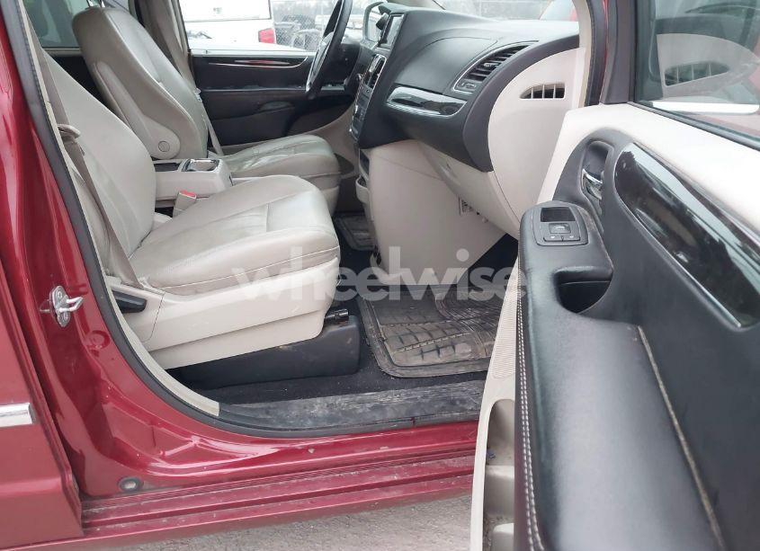 Photo 5 of 2014 Chrysler Town & COUNTRY TOURING (VIN 2C4RC1BG6ER280079)