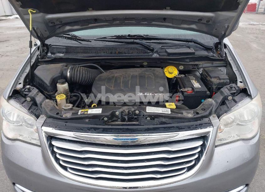 Photo 10 of 2014 Chrysler Town & COUNTRY TOURING (VIN 2C4RC1BG6ER295410)